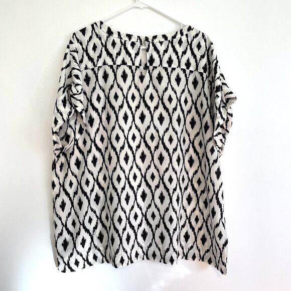 VIOLET CLAIRE Plus Size White ish Black Ikat Boho Short Dolman Sleeve Blouse Top - Picture 12 of 16